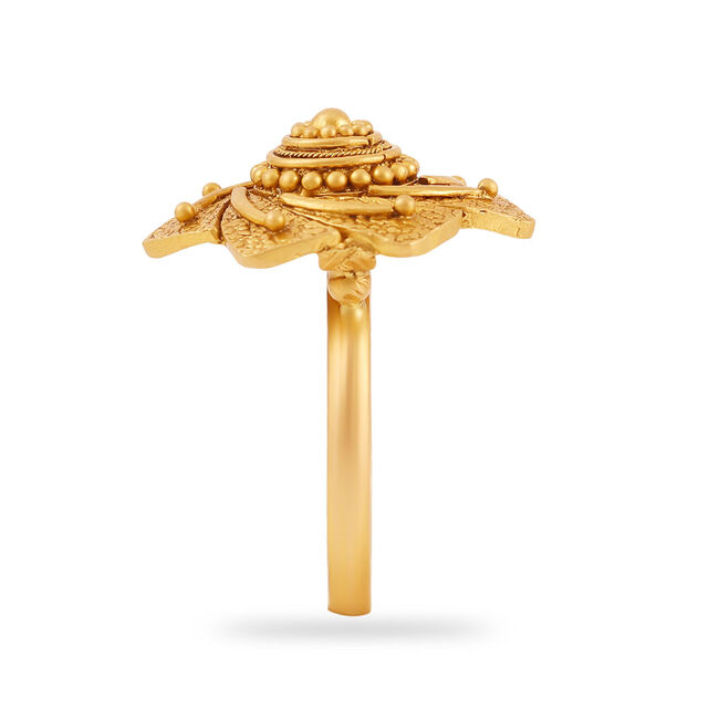 22 Karat Yellow Gold Ring: Blooming Flower Design with Delicate Details