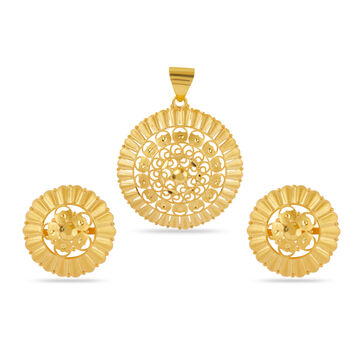 Tanishq 22 Karat Gold Pendant and Earrings Set for Women