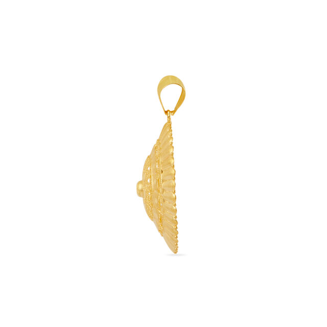 Tanishq 22 Karat Gold Pendant and Earrings Set for Women