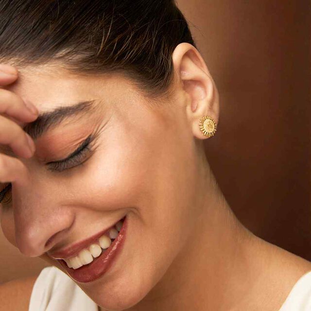 Tanishq 22KT Gold Pendant With Earring for Women 2