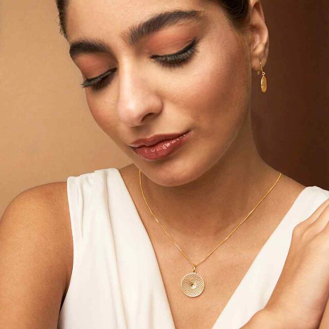 Radiant Web Gold Pendant with Chain and Earrings Set 2