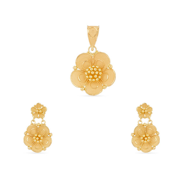 Fivefold Floral Gold Pendant and Earrings Set 