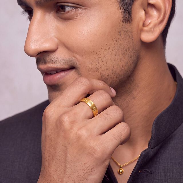Majestic Grid Gold Finger Ring for Men 2
