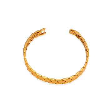 Sleek Arrowhead Gold Bracelet