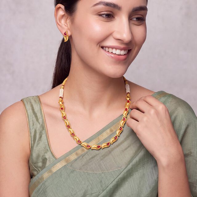 Tanishq 22KT Gold Necklace Set 3
