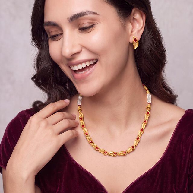 Tanishq 22KT Gold Necklace Set 2