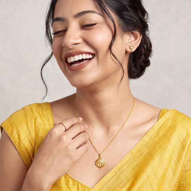 Tanishq 22KT Gold Pendant for Women 2