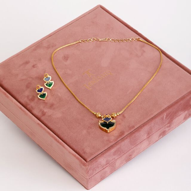 Striking Peacock-Inspired Pendant Set 8