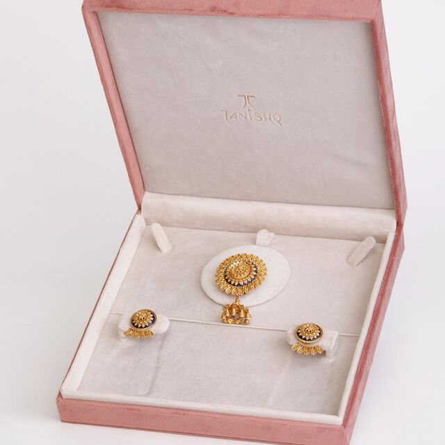 Graceful Anivatattam Pendant Set 8