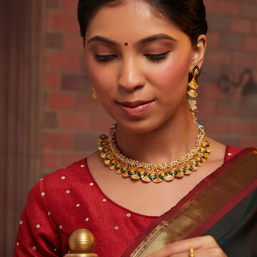 Elegant Thiru Udayada Necklace Set
