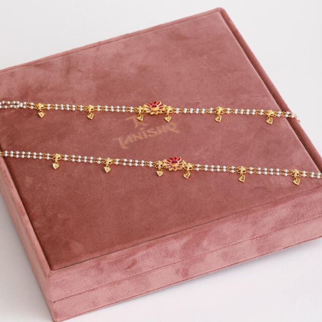 Graceful Floral Pearl Anklet 7