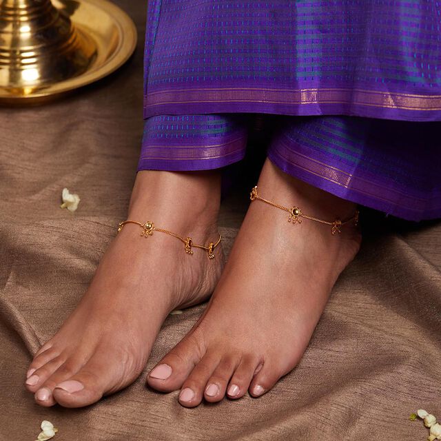 Radiant Kuzhiminni Anklet 
