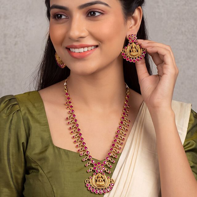 Tanishq 22KT Gold Necklace Set for Women 3