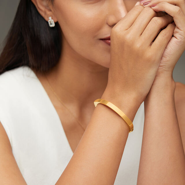 Tanishq 22KT Gold Bangle for Women 2