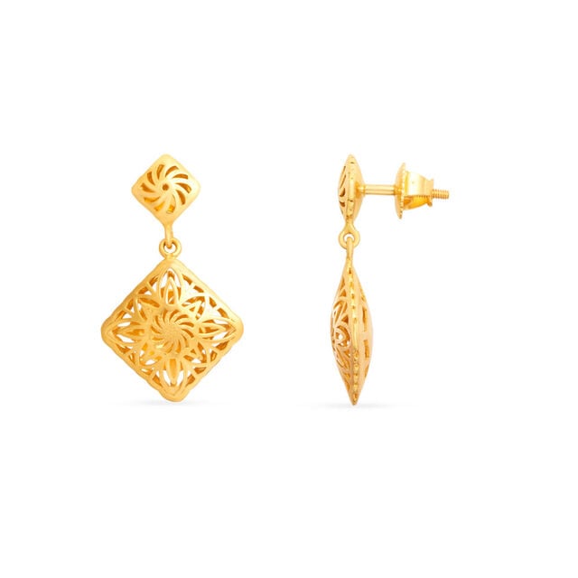 Tanishq 22KT Gold Pendant and Earrings Set 5