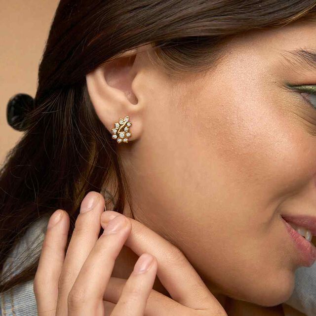 Tanishq 22KT Diamond Stud Earrings for Women 2