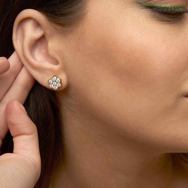 Tanishq 22KT Diamond Stud Earrings for Women 2