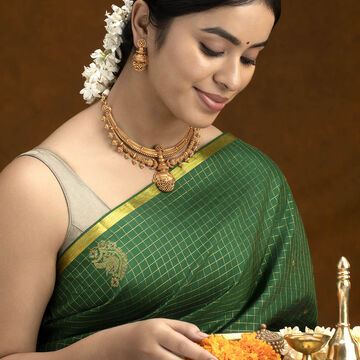 Regal Kanthi Gold Necklace Set