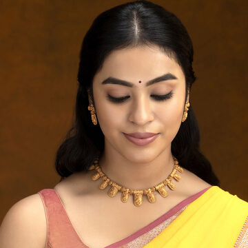 Elegant Gold Necklace Set