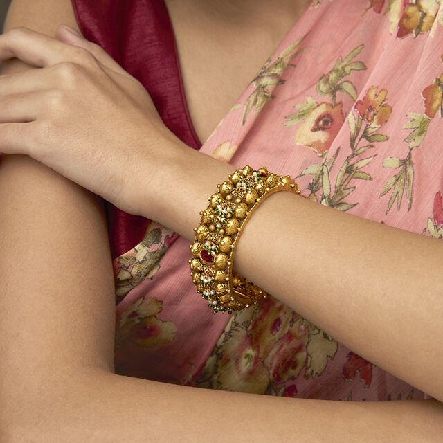 Tanishq 22KT Glass Kundan Bangle for Women 2
