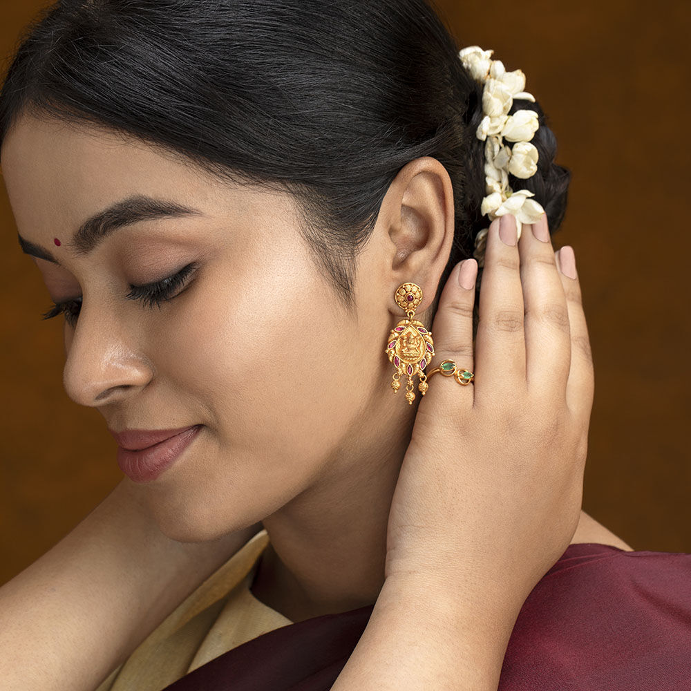 Buy Tanishq Gold Earrings at Best Price Tanishq US