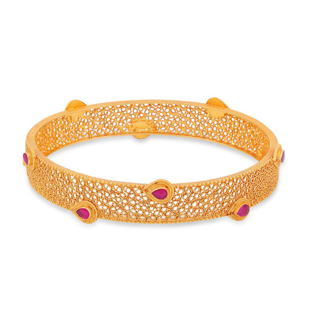Sophisticated Elegance Gold Bangle