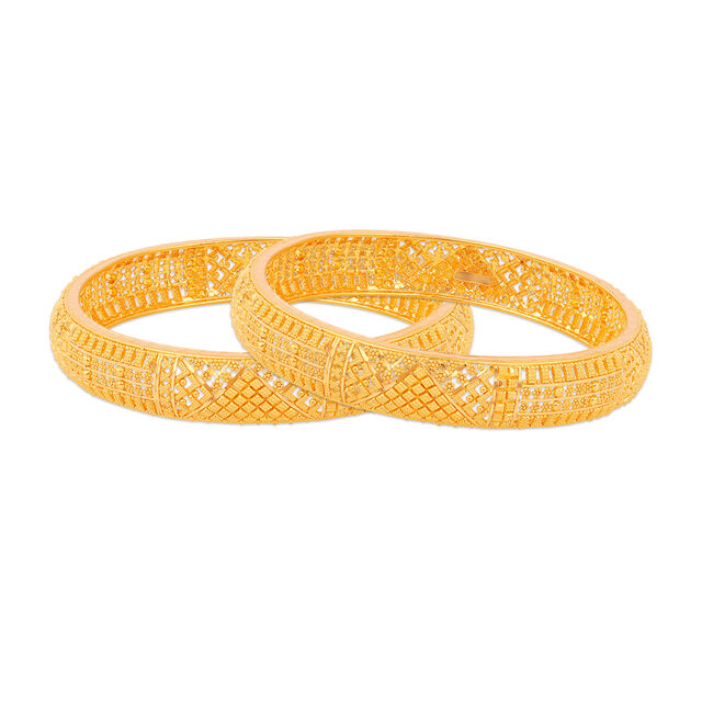 Sleek Gold Elegance Bangle