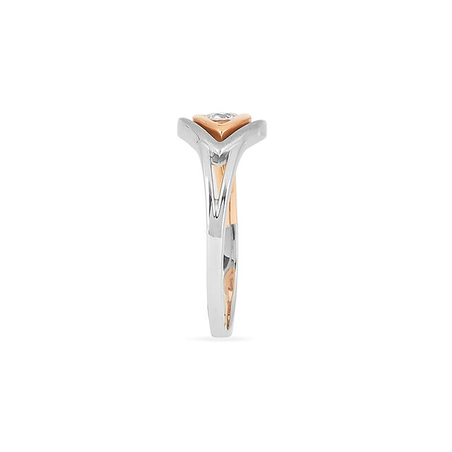 Tanishq Platinum Diamond Finger Ring for Women 4