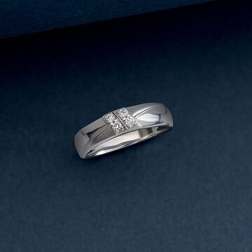 Intricate Diamond-studded Ring